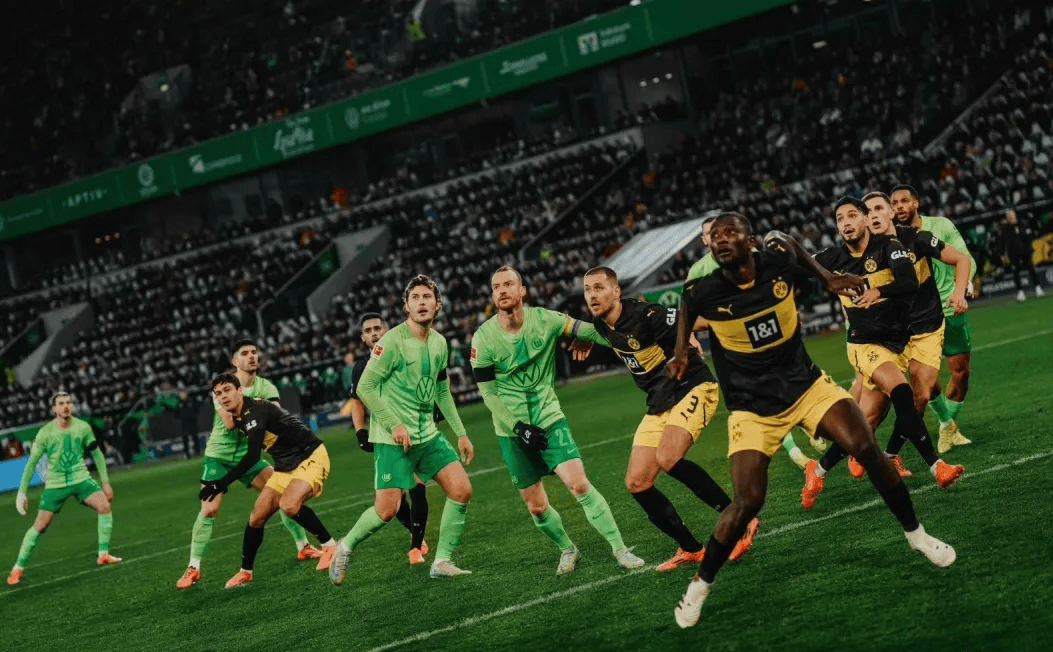 包含奥格斯堡主场迎战霍芬海姆：实力均衡的对决的词条