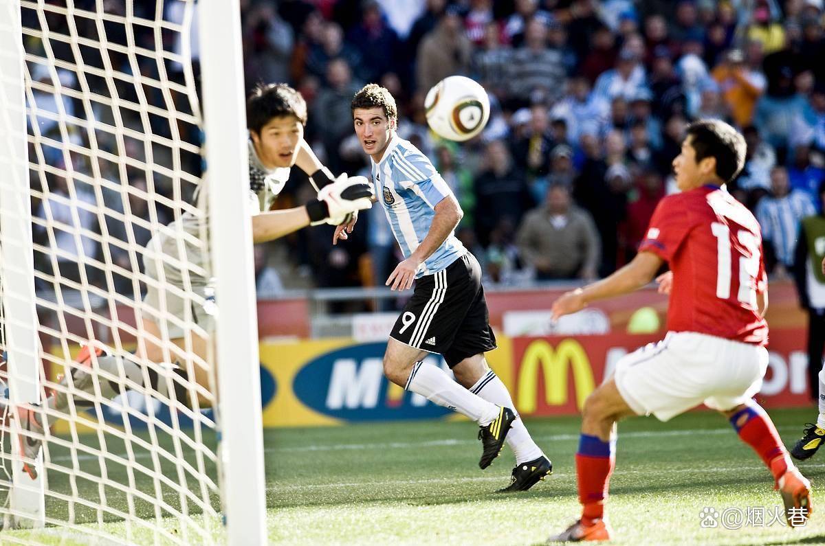 雷火电竞主播-那不勒斯青年队在比赛中拼尽全力