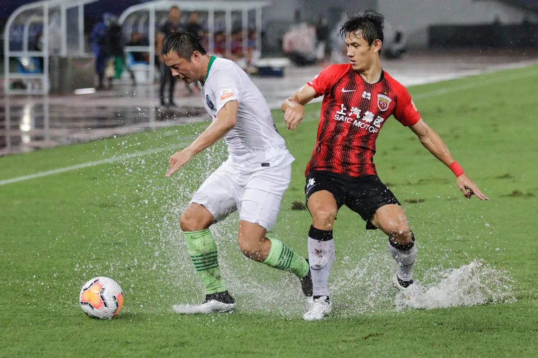 意外暴雨封闭篮球场，球赛不得不取消的简单介绍