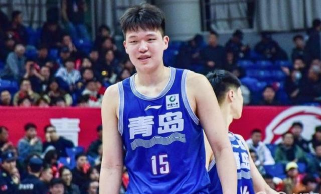 精妙护框!球员在比赛中完成关键封盖 精妙护框!球员在比赛中完成关键封盖