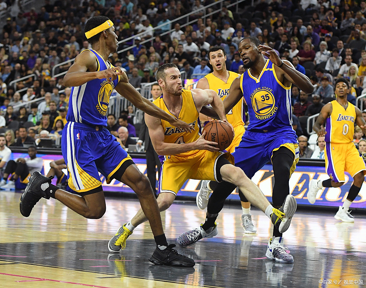 关于强队对决，激情碰撞，赛场上演精彩一幕的信息