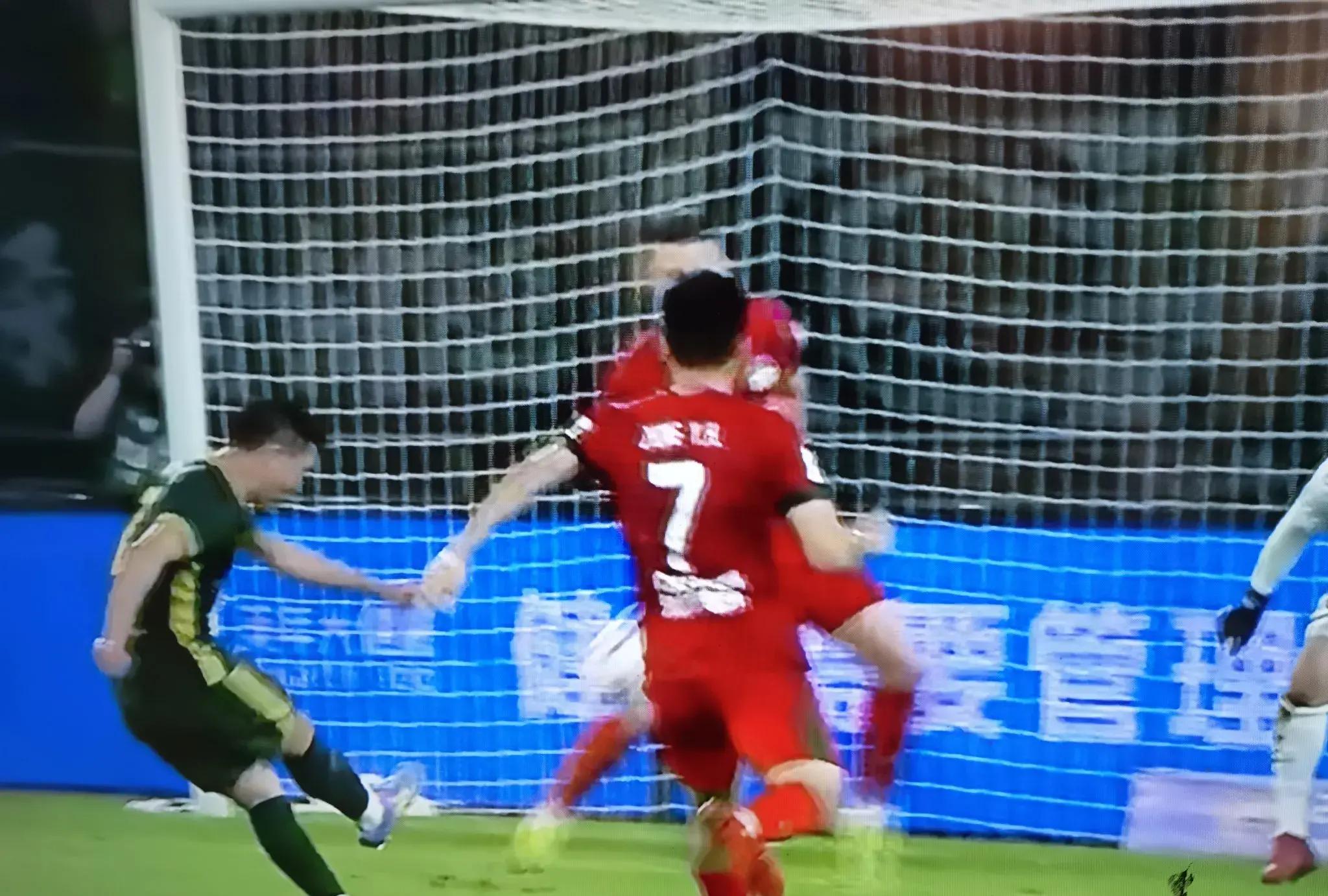 雷火电竞合作-包含郑州男篮在比赛中豪取连胜，实力不俗的词条