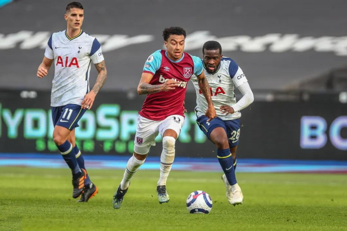 包含奥地利惨遭失败，晋级之路蜿蜒不定！的词条