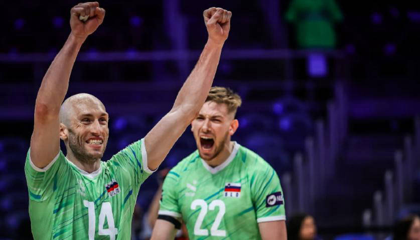 波兰队在比赛中获胜，晋级领跑