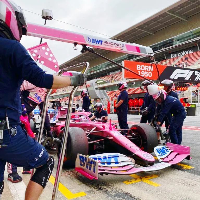 包含阿斯顿马丁轻取威廉姆斯，拉塞尔统治全场的词条