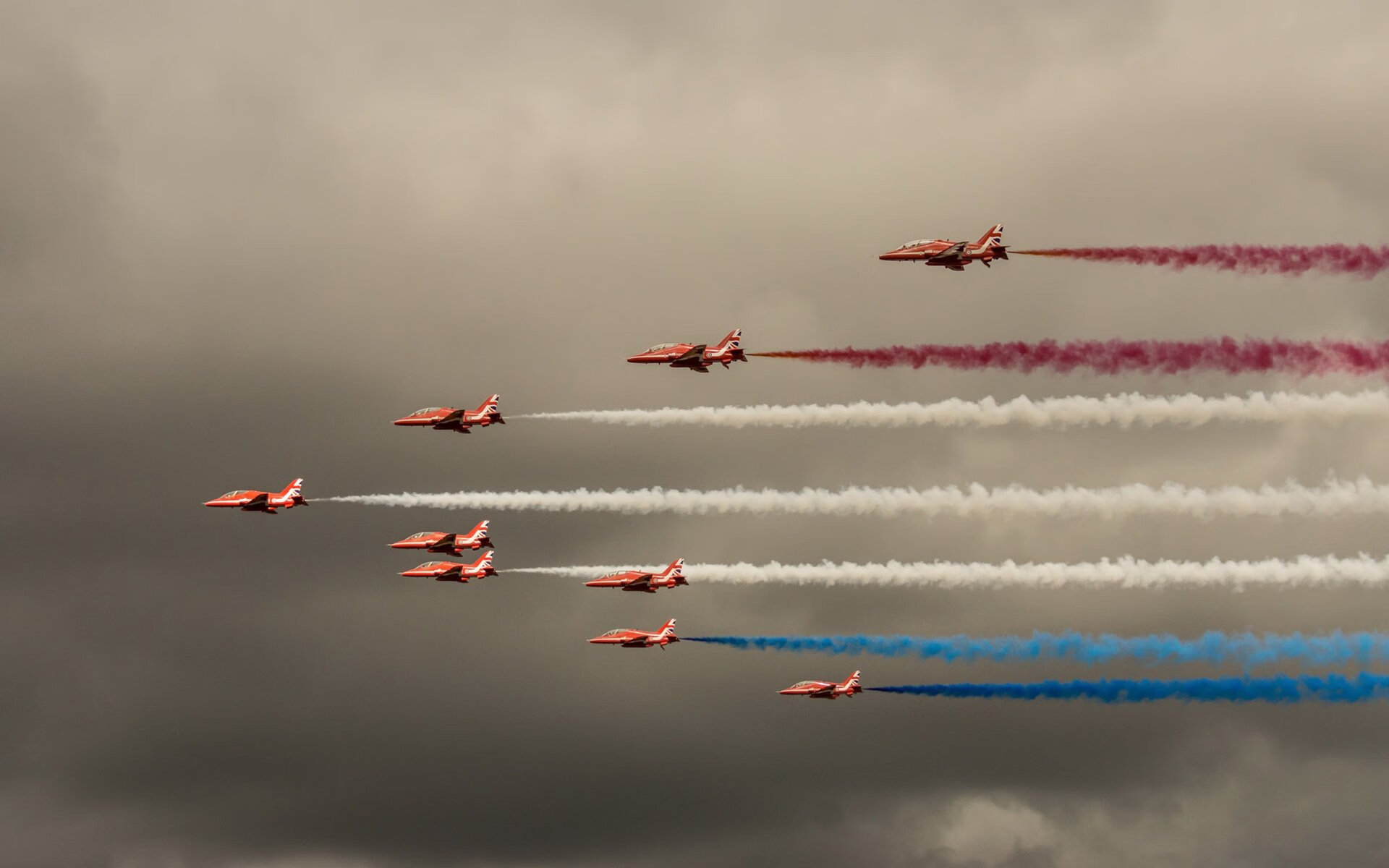 独舞与风暴，当维尼修斯的星光刺破夜幕，摩洛哥的沙尘席卷亚平宁