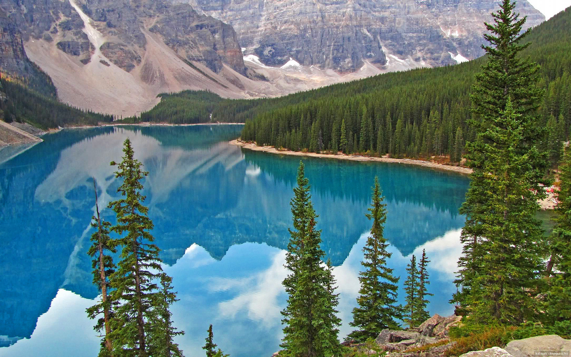 雷火电竞亚洲先驱-布雷默终场绝杀定乾坤，红军铁壁锁死伊朗锋线