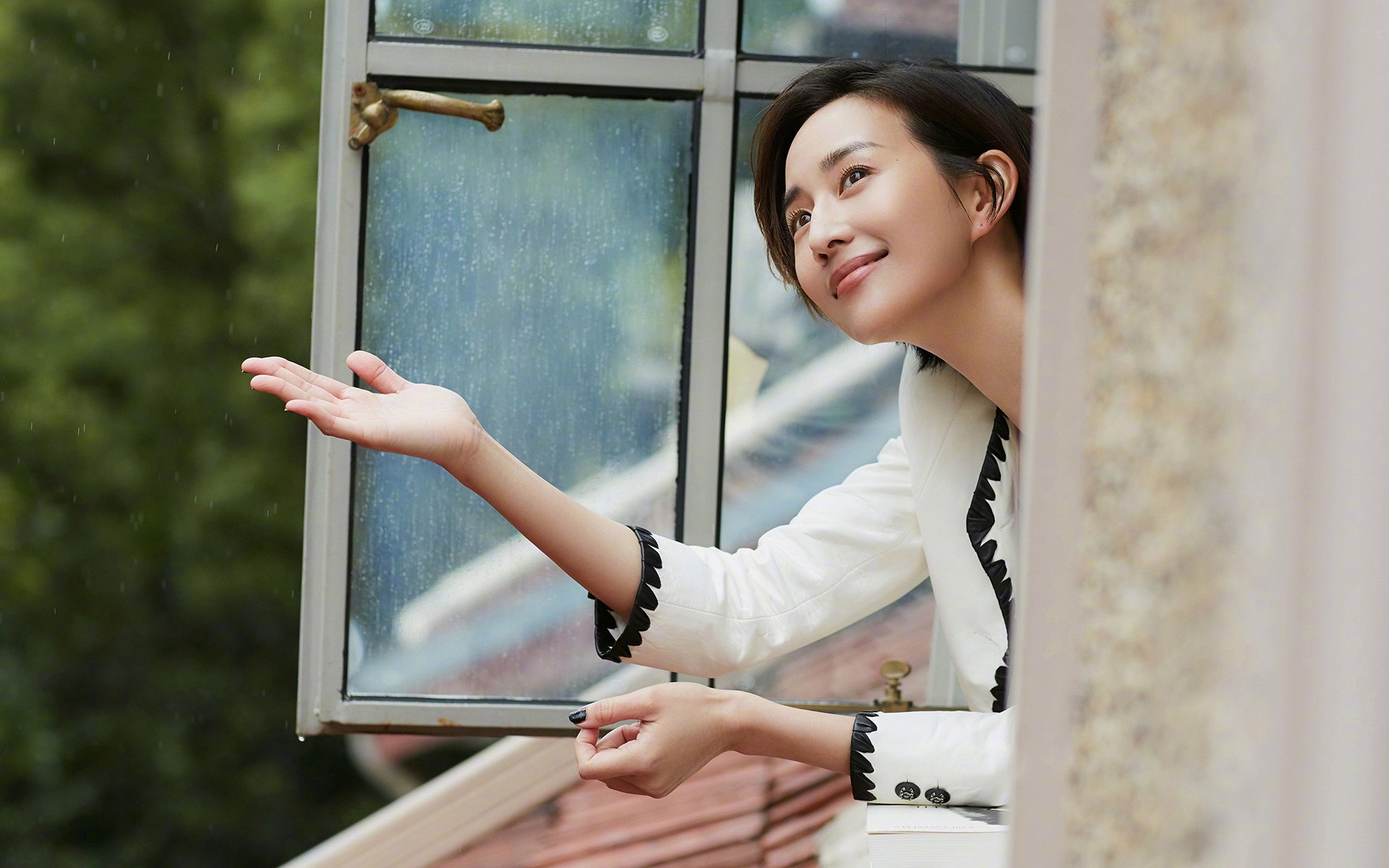 雷火电竞合作-钢躯与箭雨，伦纳德的终结之魅与雄鹿的体系之光